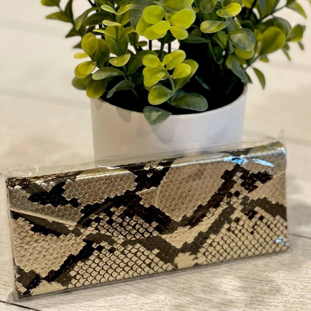 Quay Australia Snake Print Embossed Tri-Fold Case